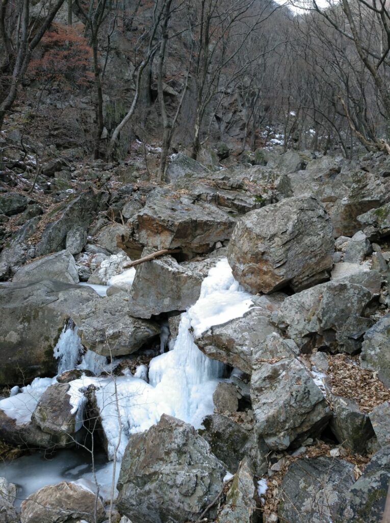 frozon waterfall in yongmoonsan