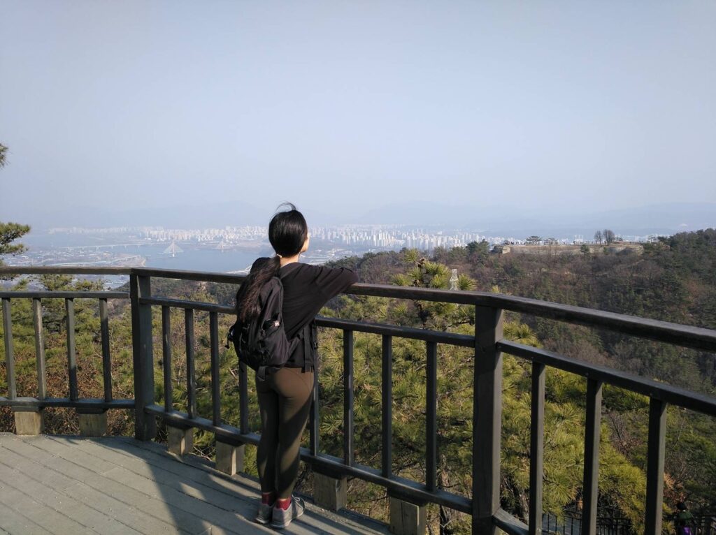 Chohee looking at the view of Seoul