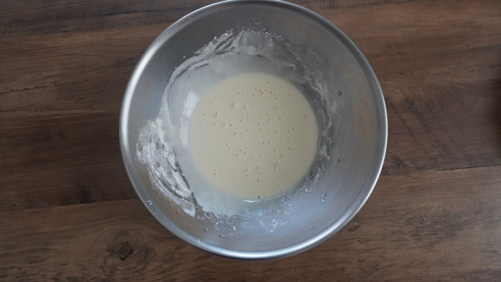 The mixture of flour, starch and cold water